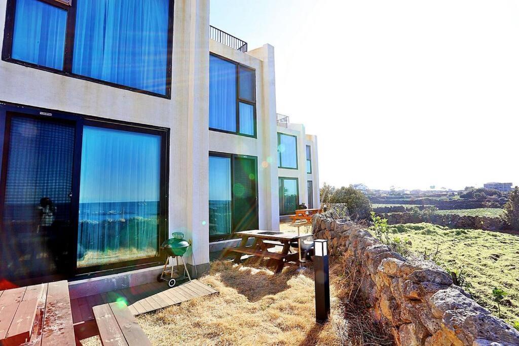 Coveted Palms Village Pension Jeju Exterior photo